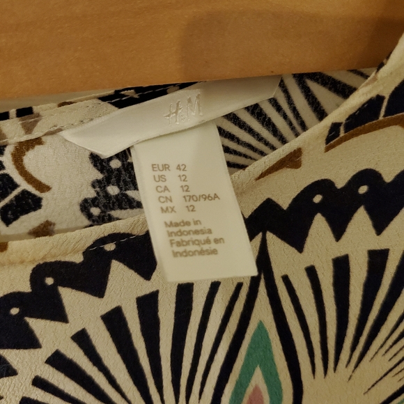 H&M Printed Top - Picture 6 of 6
